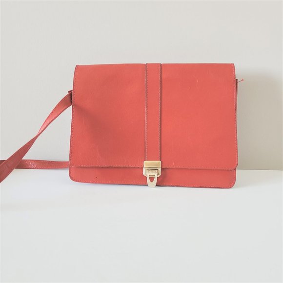 Vintage red leather purse/handbag. - Picture 2 of 7